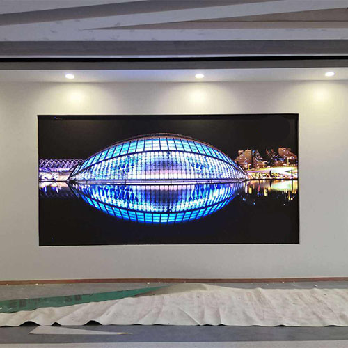 小间距LED显示屏""