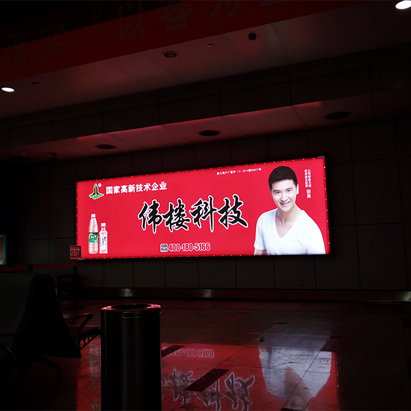 南京地铁口LED显示屏安装